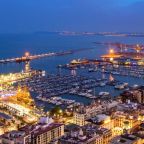 Descubre un refugio de paz en pleno centro de Alicante y vive una experiencia de retiro urbano relajante.